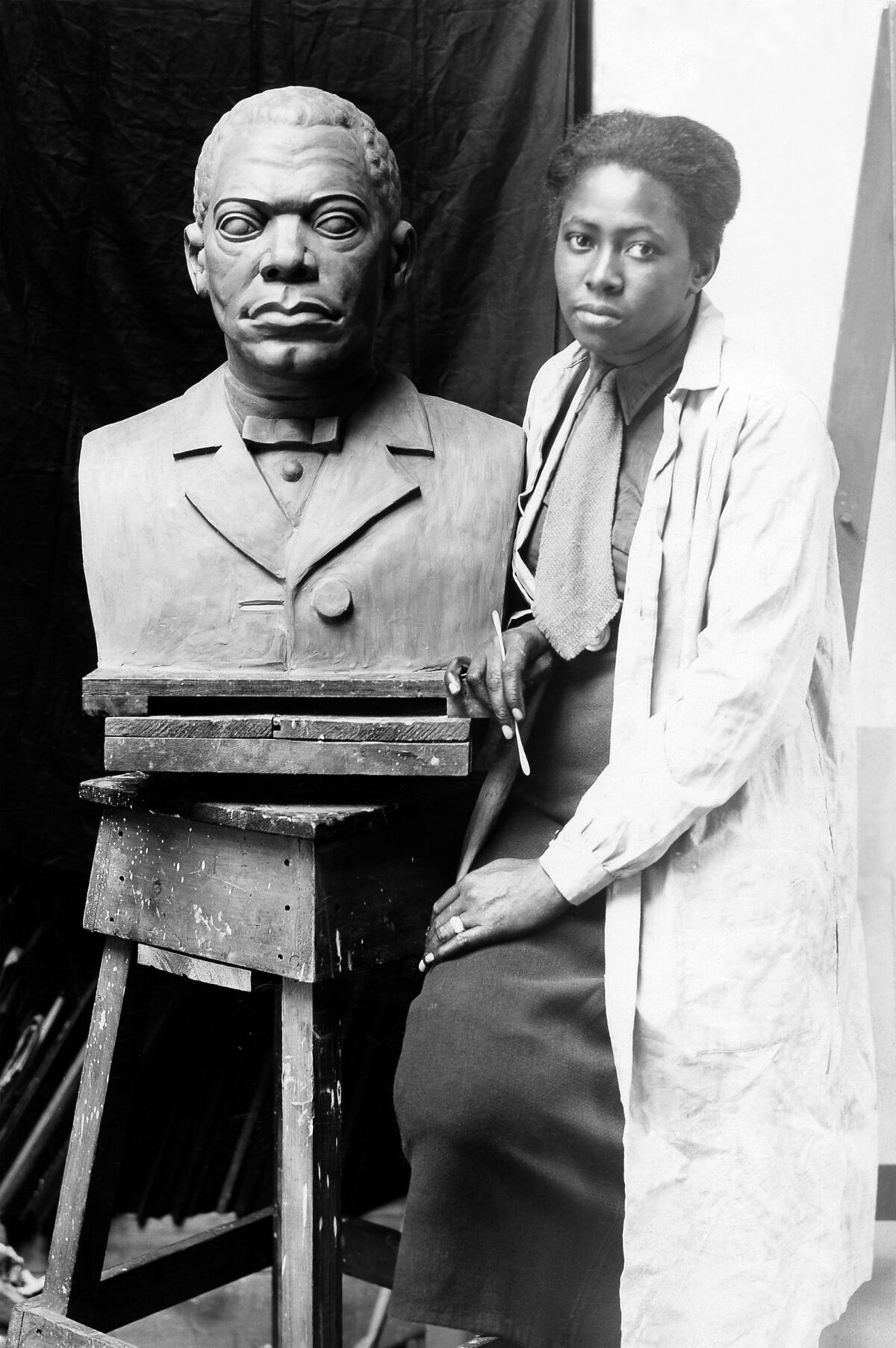 Selma Burke and her bust off Booker T. Washington, © Estate of Selma Burke.